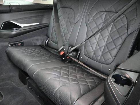 Used 2024 BMW X7 xDrive40i w/ Premium Package AWD/4WD image 26