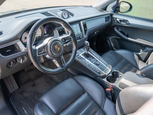 Used 2016 Porsche Macan Turbo AWD/4WD image 4