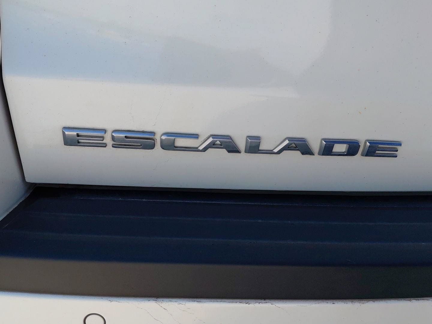 Used 2015 Cadillac Escalade Luxury AWD/4WD image 21