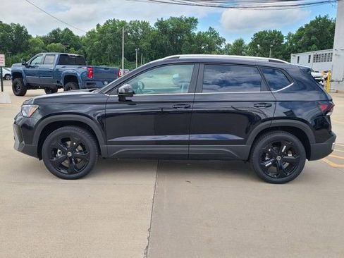 New 2025 Volkswagen Taos SEL image 7