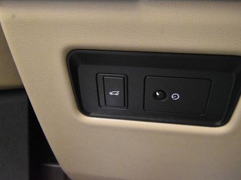 Used 2018 Land Rover Range Rover Long Wheelbase Supercharged image 32