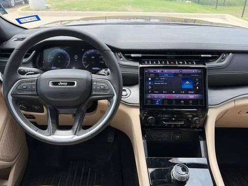 Certified 2025 Jeep Grand Cherokee Limited RWD image 13