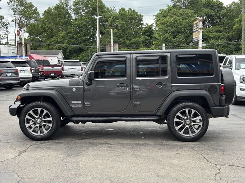 Used 2017 Jeep Wrangler Unlimited Sport w/ Connectivity Group AWD/4WD image 5