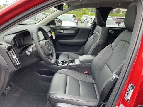 New 2025 Volvo XC40 B5 Ultra w/ Protection Package AWD/4WD image 29