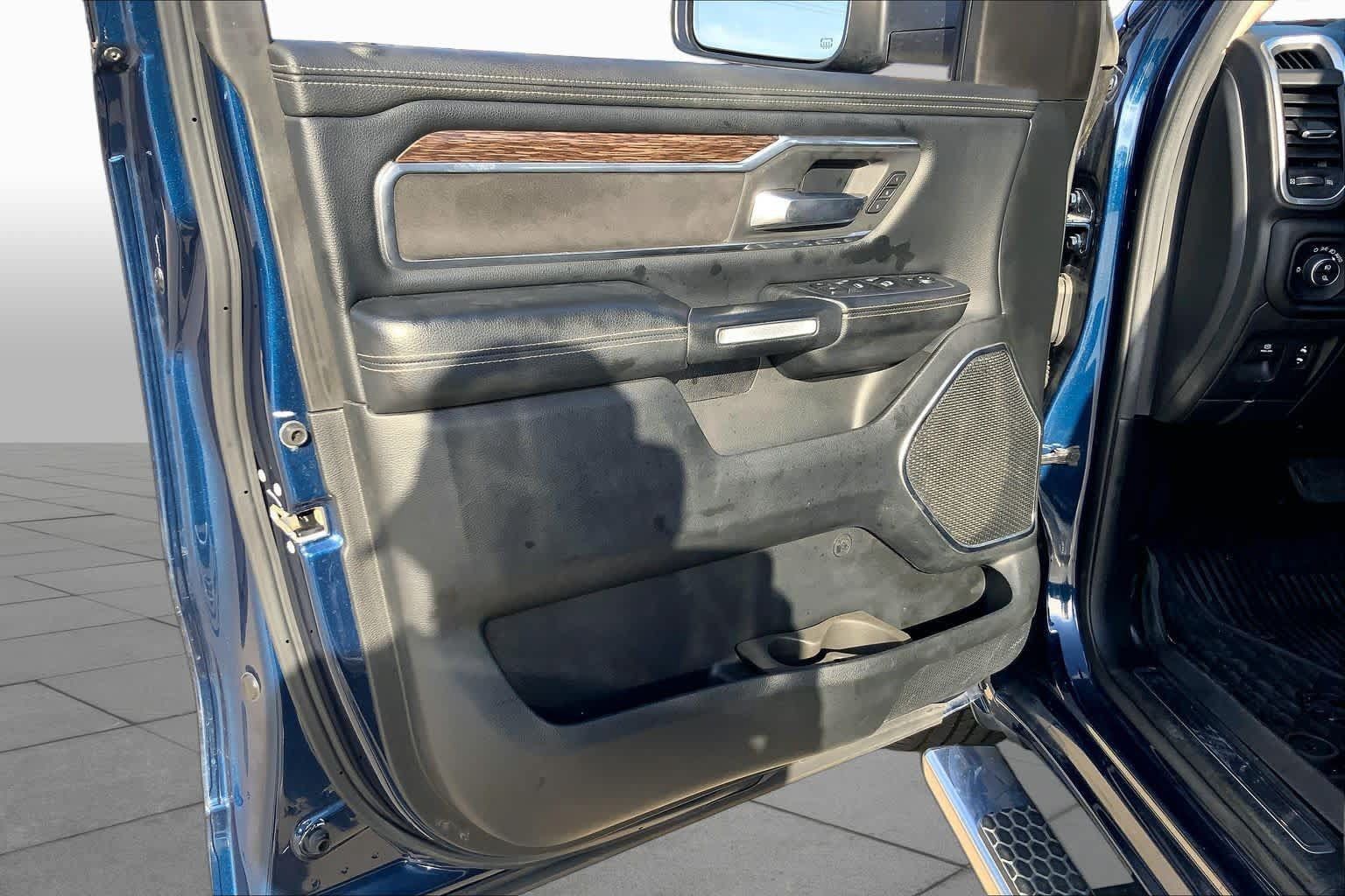 Used 2019 RAM 1500 Laramie AWD/4WD image 22