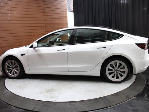 Used 2023 Tesla Model 3 Standard Range image 8