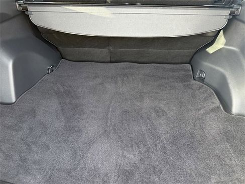 Used 2025 Toyota RAV4 SE w/ Convenience Package image 11