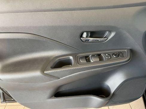 Used 2025 Nissan Versa SV image 18