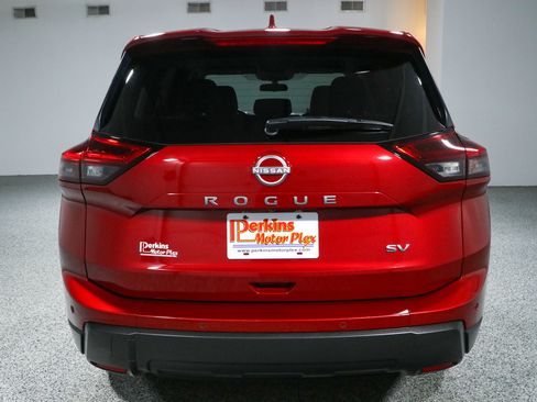 Used 2024 Nissan Rogue SV FWD image 8