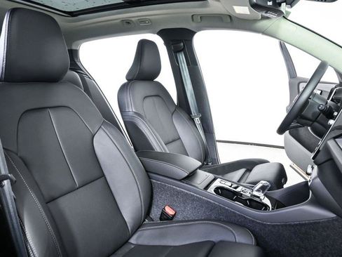 Used 2026 Volvo XC40 B4 Plus w/ Protection Package Premier FWD image 24
