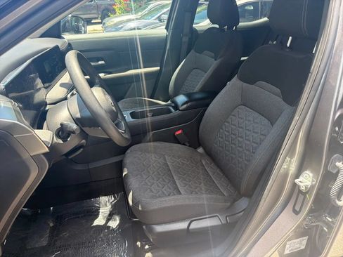 Used 2025 Nissan Kicks SV FWD image 9