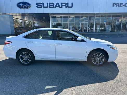 Used 2016 Toyota Camry SE image 2