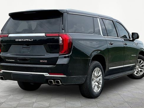 Used 2025 GMC Yukon XL Denali AWD/4WD image 15