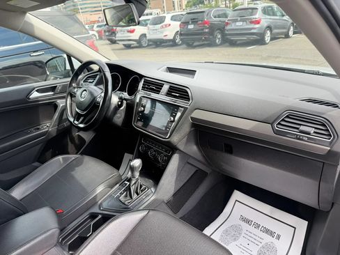 Used 2018 Volkswagen Tiguan SE w/ 18" Alloy Wheels Package FWD image 37