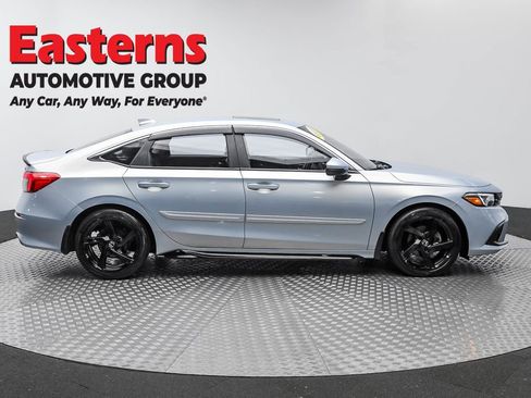 Used 2022 Honda Civic Touring image 4