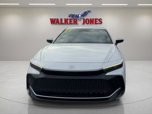 Used 2023 Toyota Crown Limited image 8