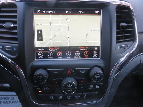 Used 2018 Jeep Grand Cherokee Limited image 17