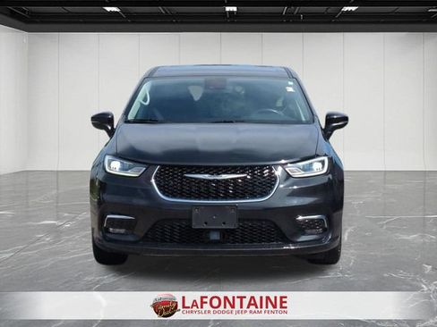 Used 2023 Chrysler Pacifica Touring-L FWD image 8
