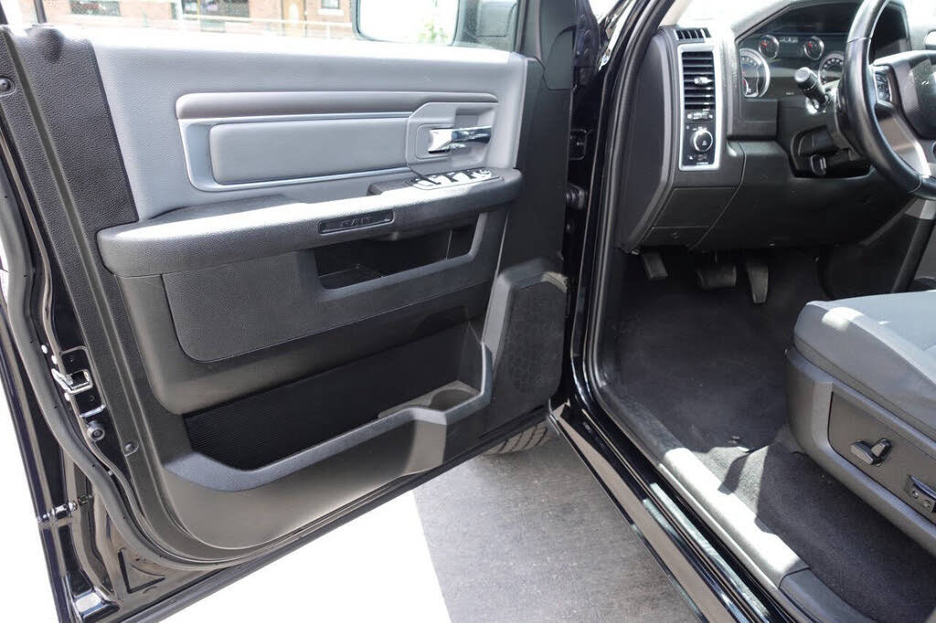 Used 2022 RAM 1500 Classic SLT w/ Electronics Convenience Group AWD/4WD image 16