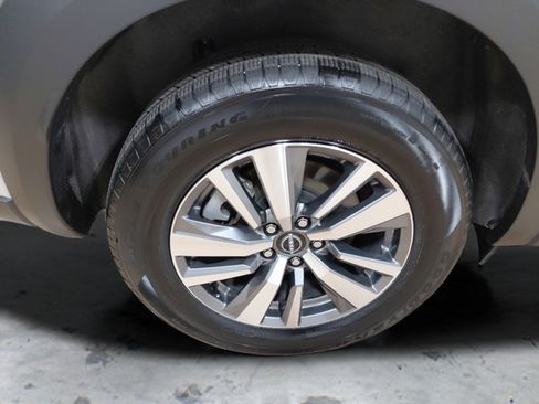 Used 2025 Nissan Pathfinder SL AWD/4WD image 9