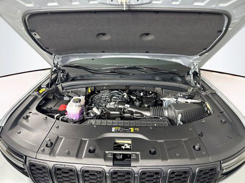 New 2025 Jeep Grand Cherokee L Limited w/ Trailer Tow Package image 35