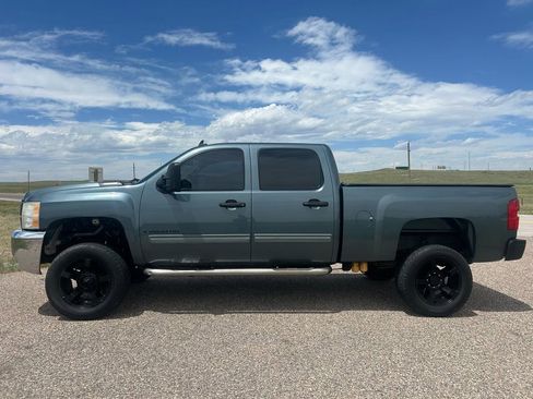 Used 2009 Chevrolet Silverado 2500 LT w/ Exterior Plus Package RWD image 2