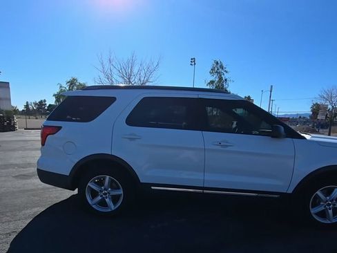 Used 2019 Ford Explorer XLT image 3