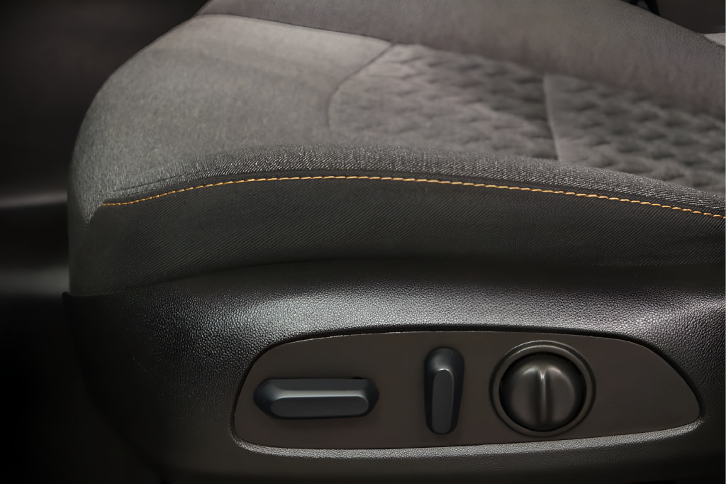 Used 2024 Chevrolet Equinox LT FWD image 19
