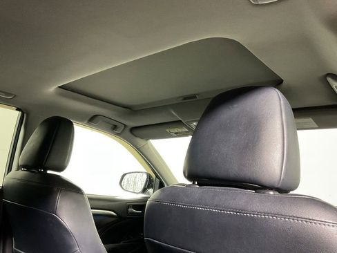 Used 2017 Toyota Highlander SE AWD/4WD image 4