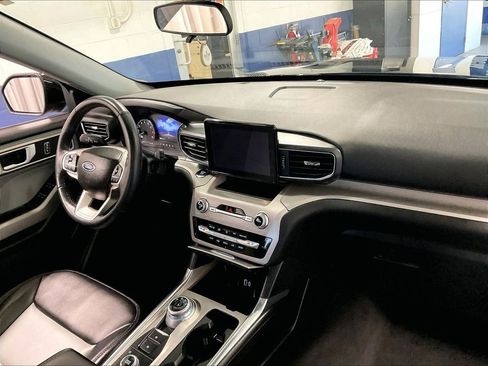 Used 2023 Ford Explorer XLT w/ Equipment Group 202A AWD/4WD image 14