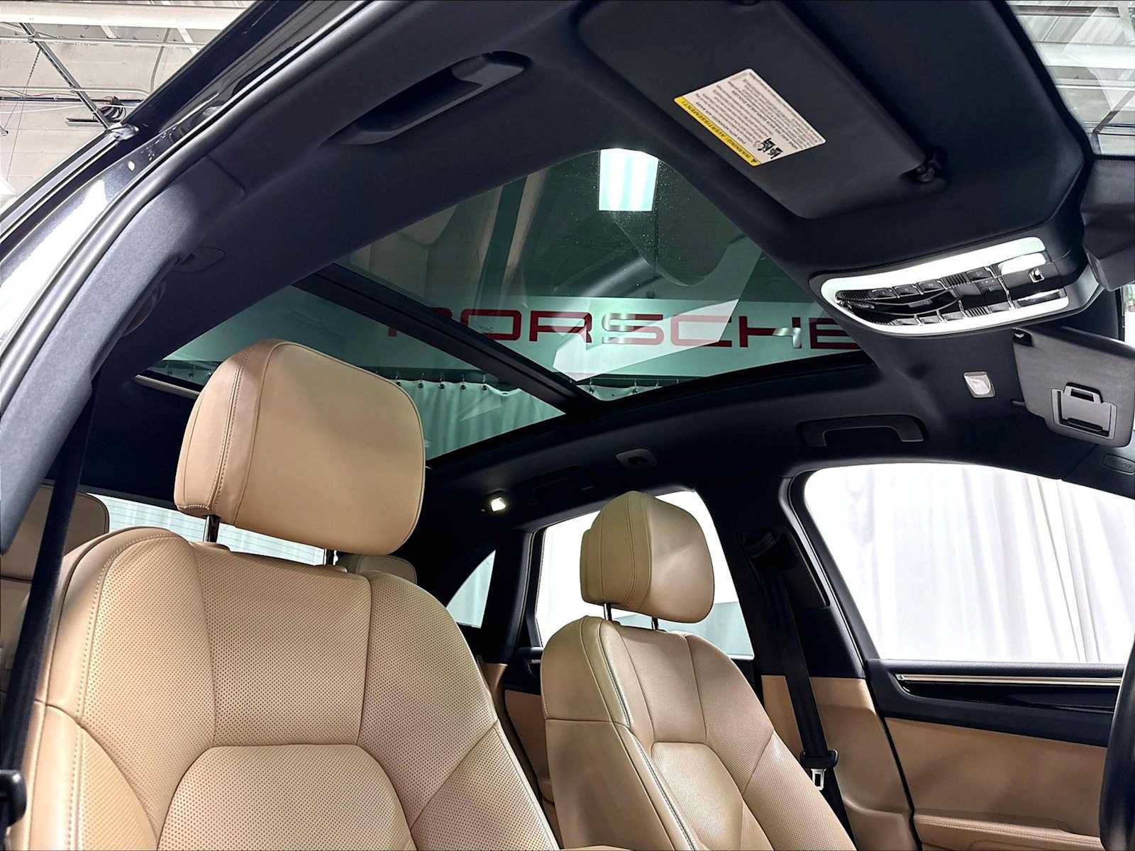 Used 2024 Porsche Macan AWD/4WD image 27