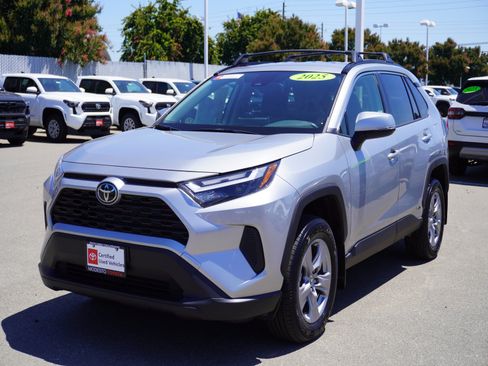 Used 2025 Toyota RAV4 XLE AWD/4WD image 5