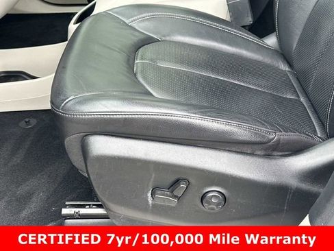 Used 2022 Chrysler Pacifica Touring-L AWD/4WD image 22