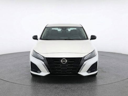 Used 2025 Nissan Altima 2.5 SV image 2