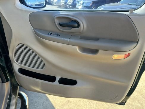 Used 2002 Ford F150 Short Bed 4D image 21