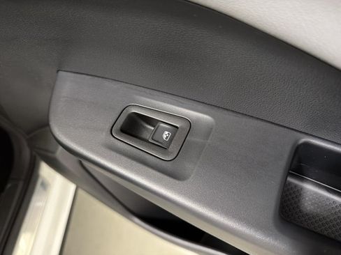 Certified 2023 Volkswagen Taos SE FWD image 39