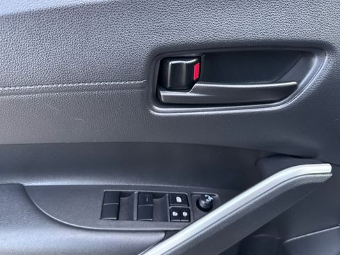 Used 2024 Toyota Corolla Cross SE image 11