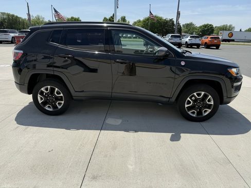 Used 2018 Jeep Compass Trailhawk w/ Leather Interior Group AWD/4WD image 9
