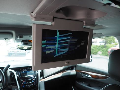 Used 2020 Cadillac Escalade Premium Luxury AWD/4WD image 18