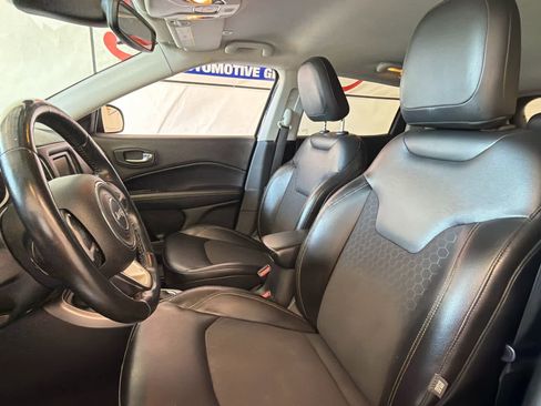 Used 2018 Jeep Compass Latitude w/ Safe & Security Group AWD/4WD image 14