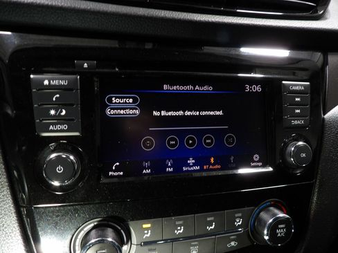 Used 2022 Nissan Rogue Sport S FWD image 16