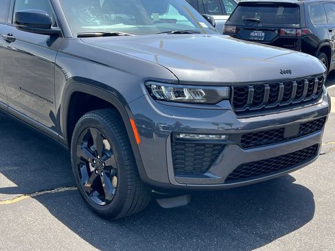 New 2026 Jeep Grand Cherokee L Limited w/ Limited Altitude Package AWD/4WD image 14