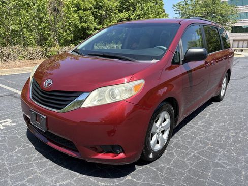 Used 2011 Toyota Sienna LE FWD image 9