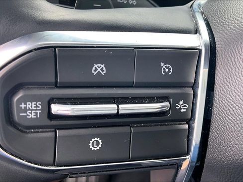 Used 2025 GMC Acadia Elevation FWD image 19