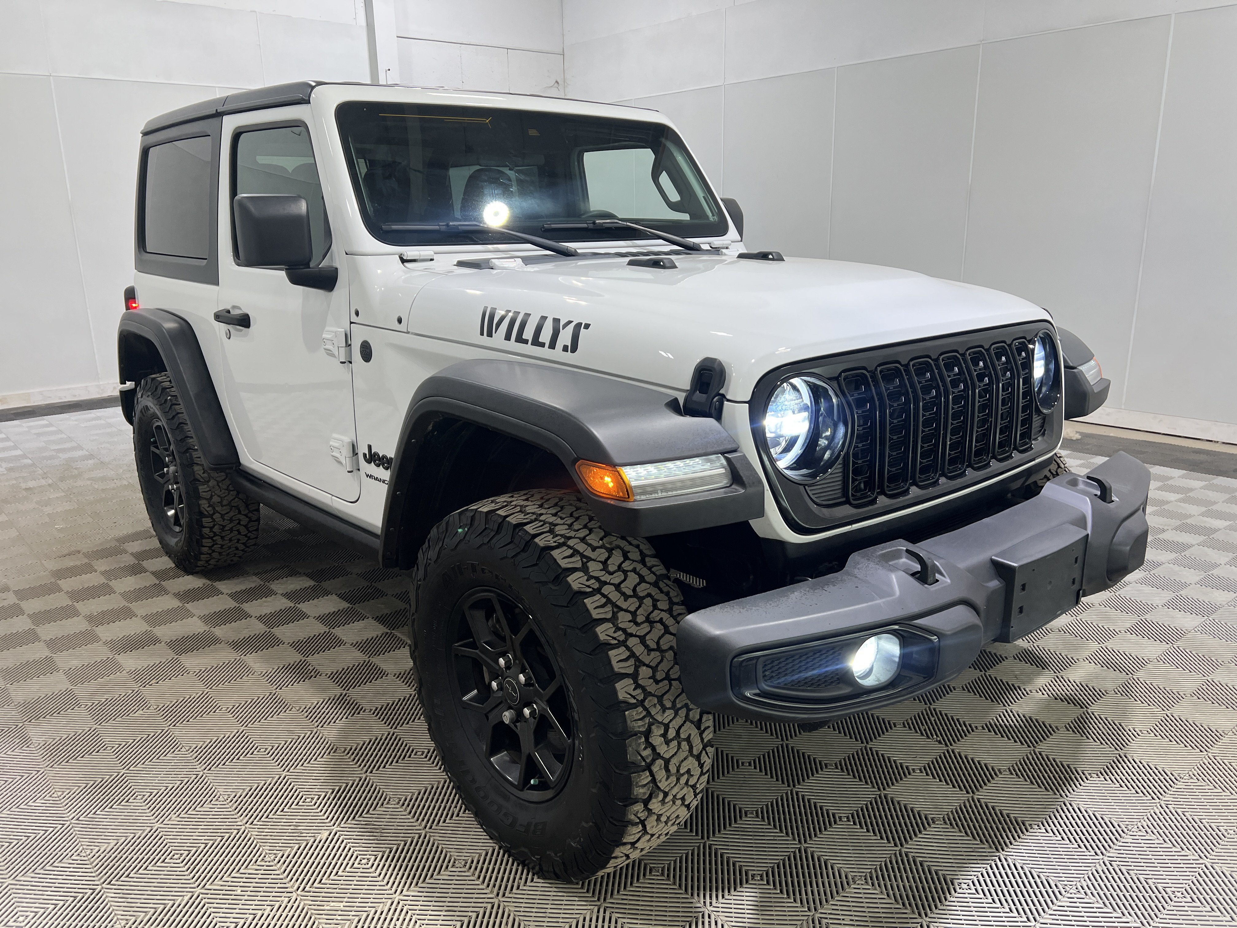 Used 2024 Jeep Wrangler Sport AWD/4WD image 4
