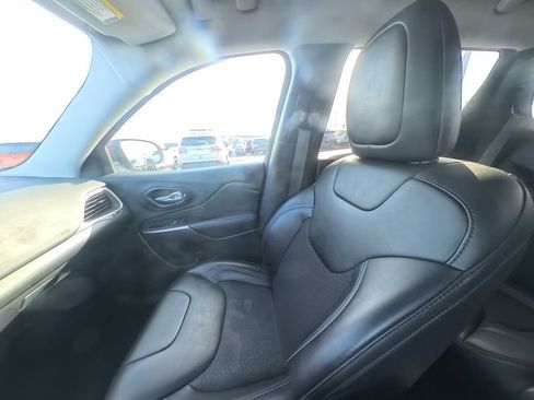 Used 2021 Jeep Cherokee Latitude Plus image 24