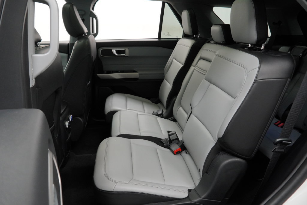 Used 2021 Ford Explorer XLT w/ Equipment Group 202A AWD/4WD image 14