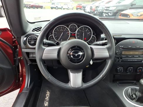 Used 2006 MAZDA MX-5 Miata RWD image 7