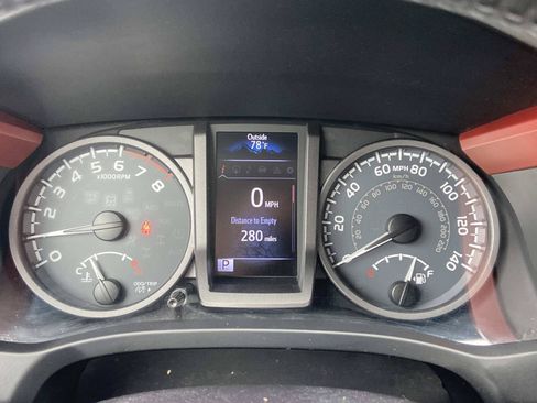 Used 2016 Toyota Tacoma TRD Sport AWD/4WD image 16