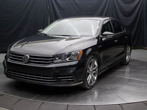 Used 2018 Volkswagen Passat 2.0T R-Line image 6